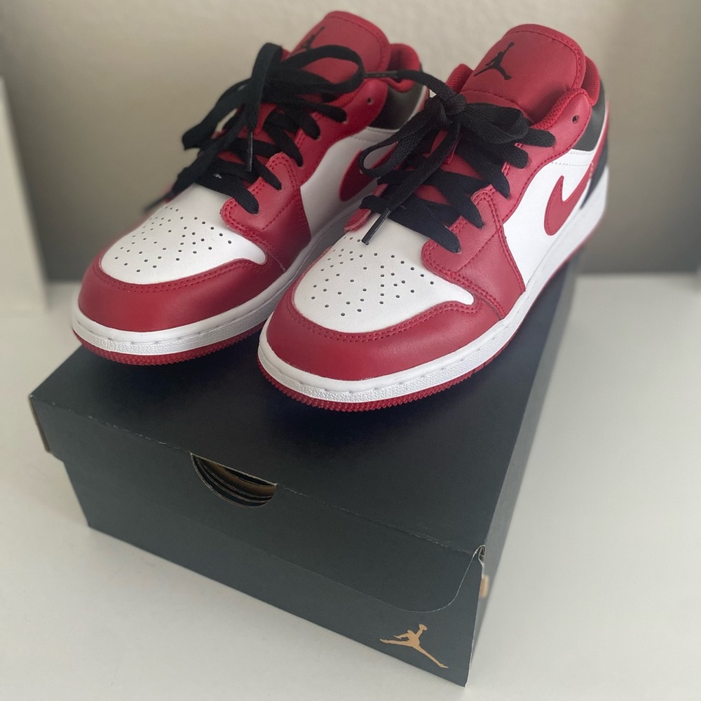 Air Jordan 1 Low - White/Gym Red - Picture 2 of 9